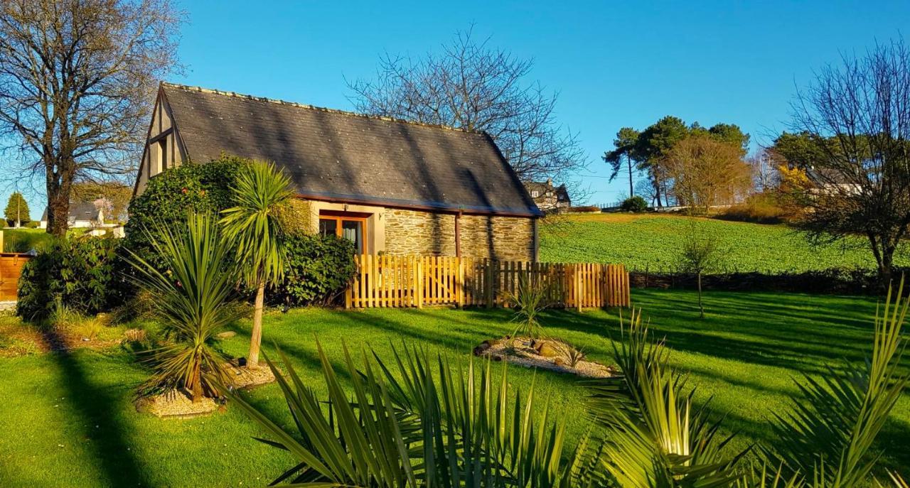 Le Vieux Moulin Gites - Detached Cottage With Garden Views And Pool Guégon Dış mekan fotoğraf