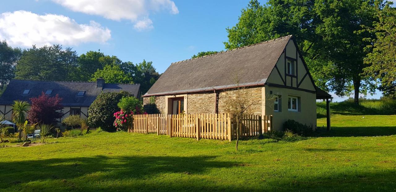 Le Vieux Moulin Gites - Detached Cottage With Garden Views And Pool Guégon Dış mekan fotoğraf